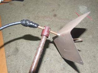 DIY 2.4 GHz corner reflector antenna, perhaps the best and simplest DIY design for this frequency
