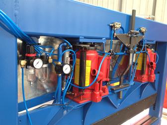 DEVA ENGINEERING Hydraulic press. controls